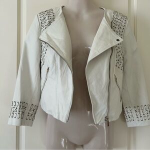BEBE White Cropped Leather Jacket With Grommet Lace Up Details & 3/4 Sleeves S/P